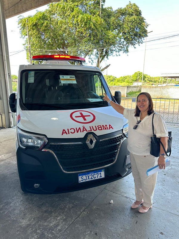 Prefeita Suzana Ramos recebe mais uma ambulância adquirida através do deputado Jordávio Ramos