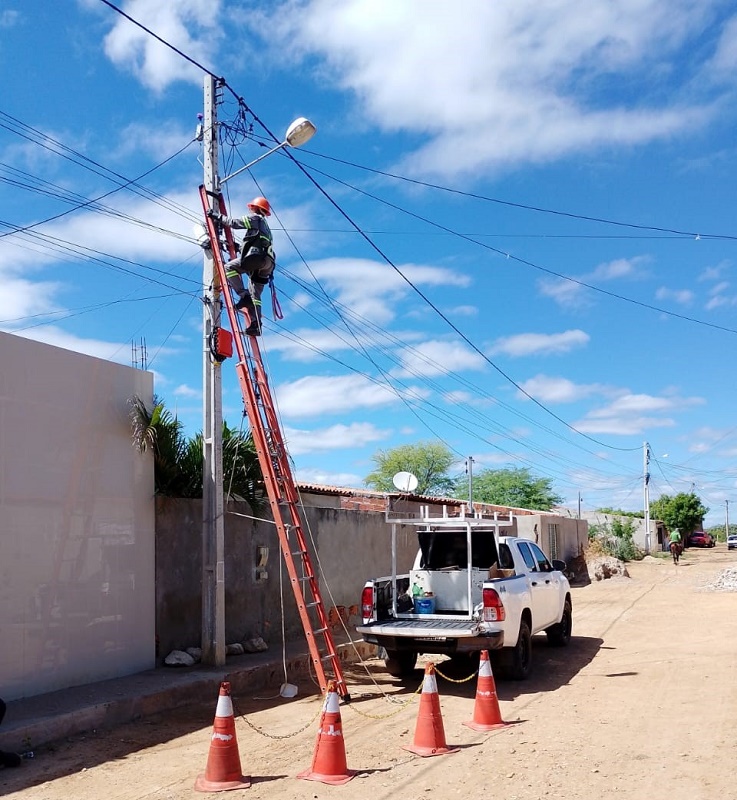 Prefeitura de Juazeiro intensifica atuação do Disk Luz para zerar demandas de iluminação