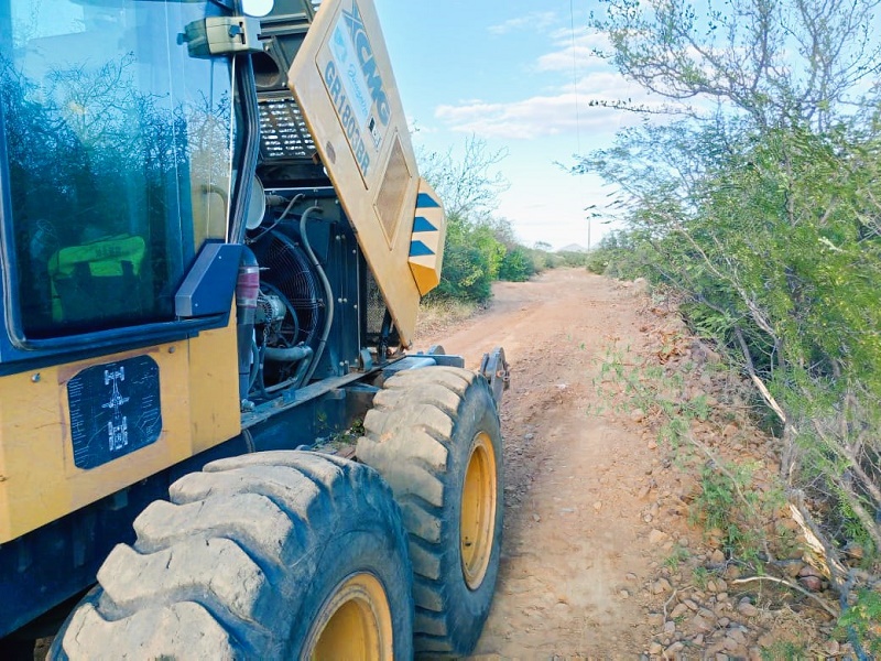 Prefeitura de Juazeiro realiza patrolamento de estradas vicinais no distrito de Itamotinga e em bairros na sede do município