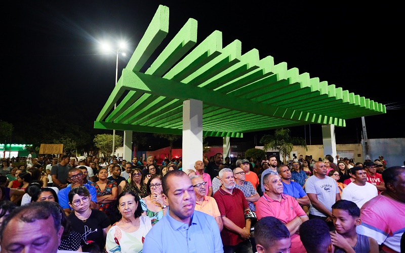 Prefeitura de Juazeiro entrega requalificação da Praça do Chafariz, no bairro Piranga, com presença marcante da população