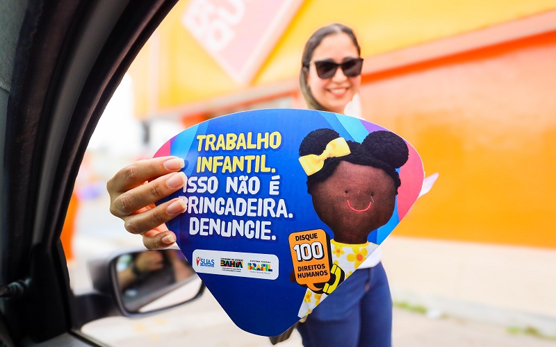 Prefeitura de Juazeiro realiza adesivaço em alusão ao Dia Mundial de Combate ao Trabalho Infantil