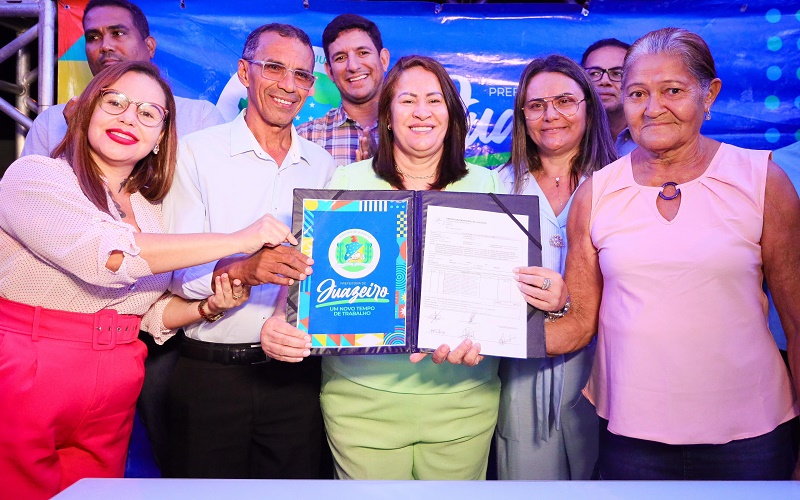 Prefeita Suzana Ramos assina ordem de serviço para construção de praça no João Paulo II