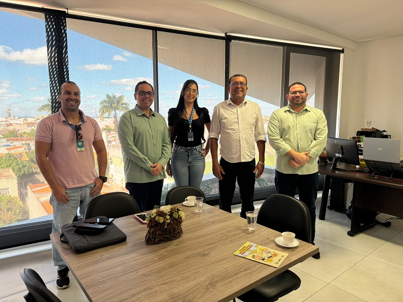 Prefeitura de Juazeiro realiza reunião sobre políticas públicas acerca dos animais em situação de rua