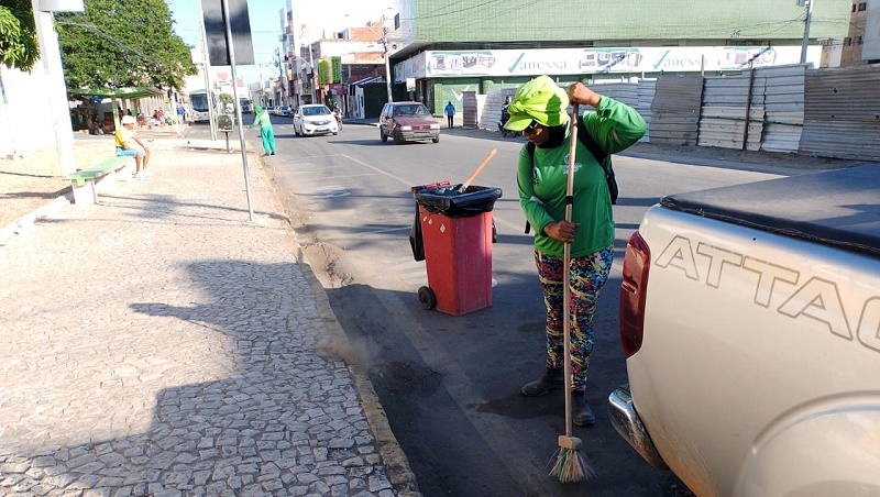 Prefeitura intensifica limpeza no Centro e Orla de Juazeiro