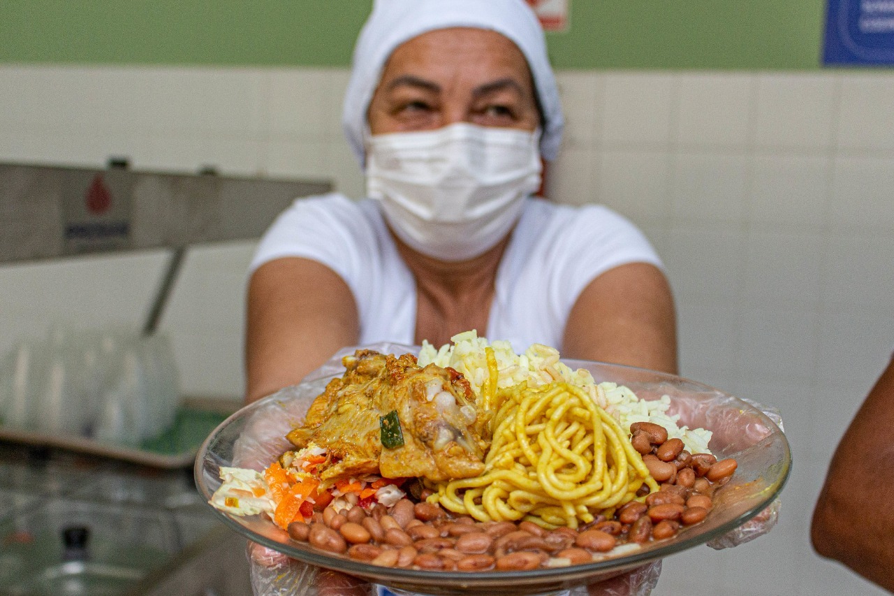 Restaurante Popular de Juazeiro disponibiliza 800 refeições gratuitas diariamente para a população