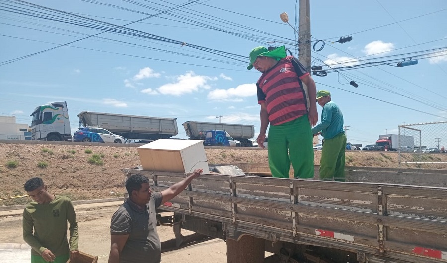 Coreia, Alto do Alencar e João XXIII estão entre os bairros que a Prefeitura de Juazeiro está atuando nesta terça (22) com serviços de limpeza   