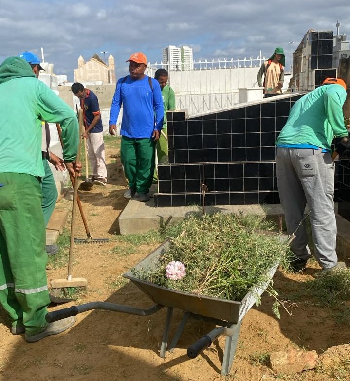 Prefeitura de Juazeiro Intensifica preparação dos cemitérios para o Dia de Finados   
