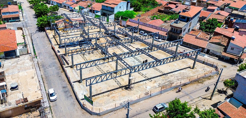 Prefeitura de Juazeiro acelera obras da Feira do Alto do Alencar e cobertura entra na reta final