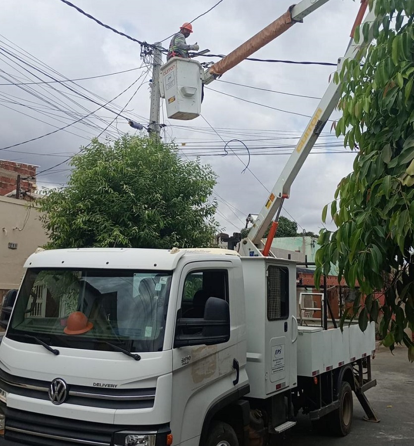 Disk Luz: Prefeitura de Juazeiro reforça Iluminação pública com reposição de lâmpadas e instalação de refletores   