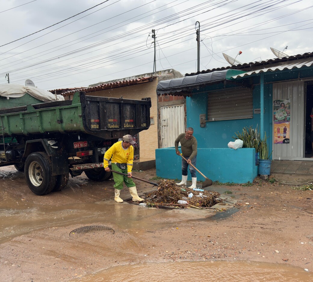 Prefeitura de Juazeiro age rápido para minimizar impactos das fortes chuvas na manhã desta segunda-feira
