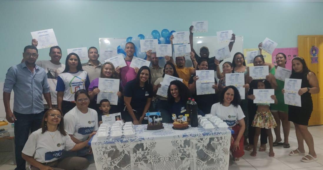 Prefeitura de Juazeiro entrega certificados de curso profissionalizante e oficina para moradores de residenciais