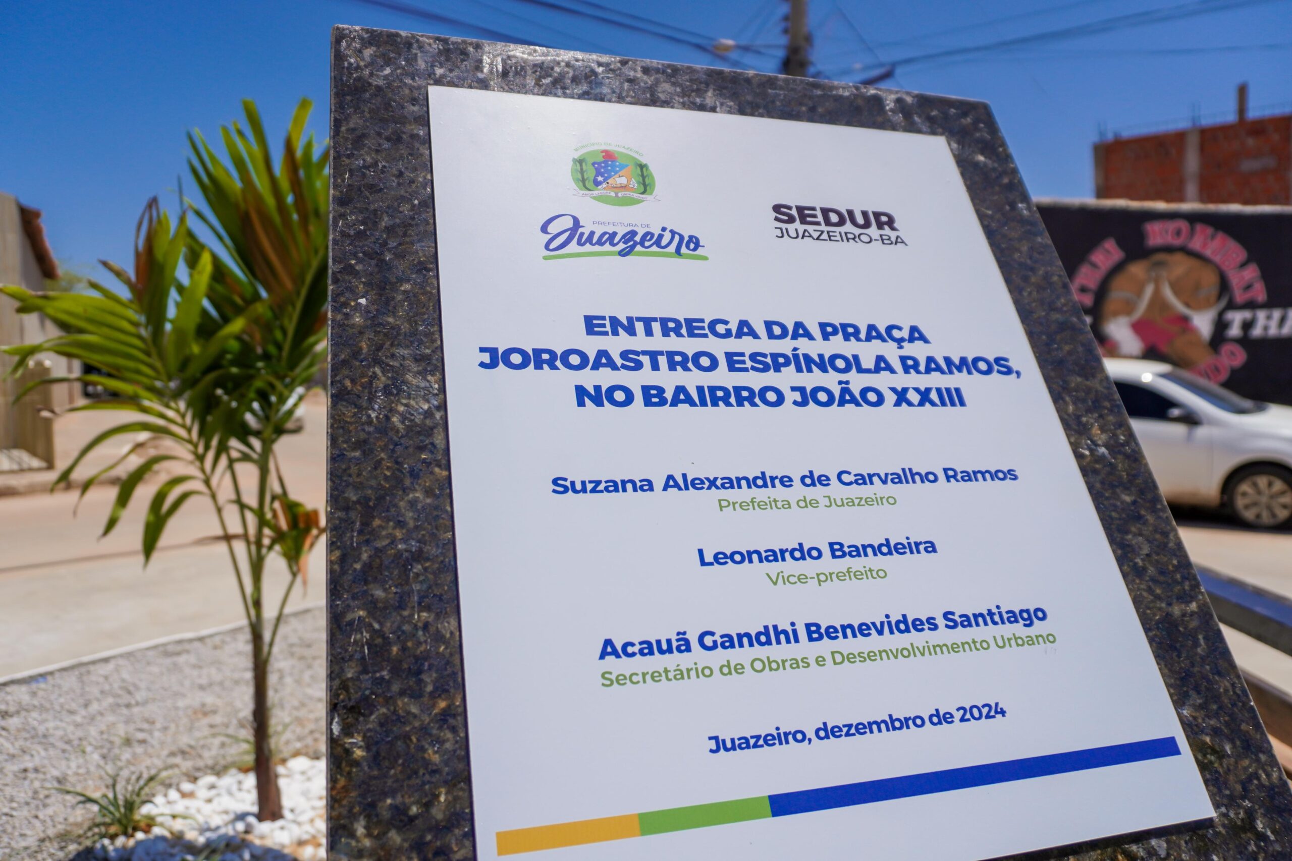 Prefeitura de Juazeiro entrega documentação à permissionários da Feira do Alto do Alencar que está com obras em fase de finalização