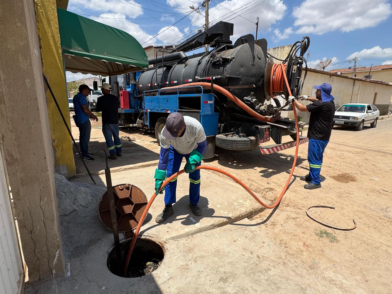 Em menos de uma semana, SAAE de Juazeiro realiza mais de 500 serviços de desobstrução de esgotos em Juazeiro