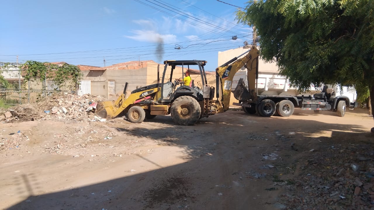 Prefeitura de Juazeiro intensifica limpeza urbana em vários pontos da cidade
