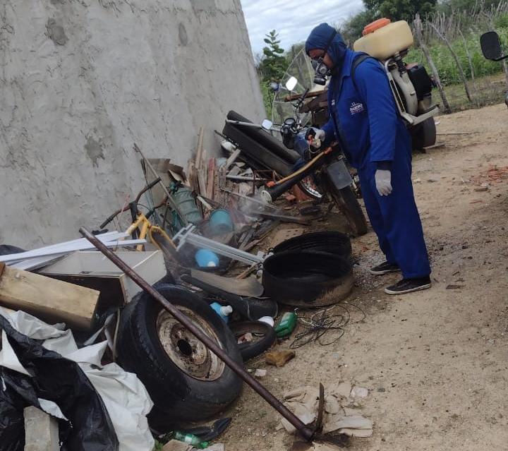 Mais de 700 estabelecimentos são visitados em ação de combate ao mosquito Aedes Aegypti em Campos e Mandacaru II
