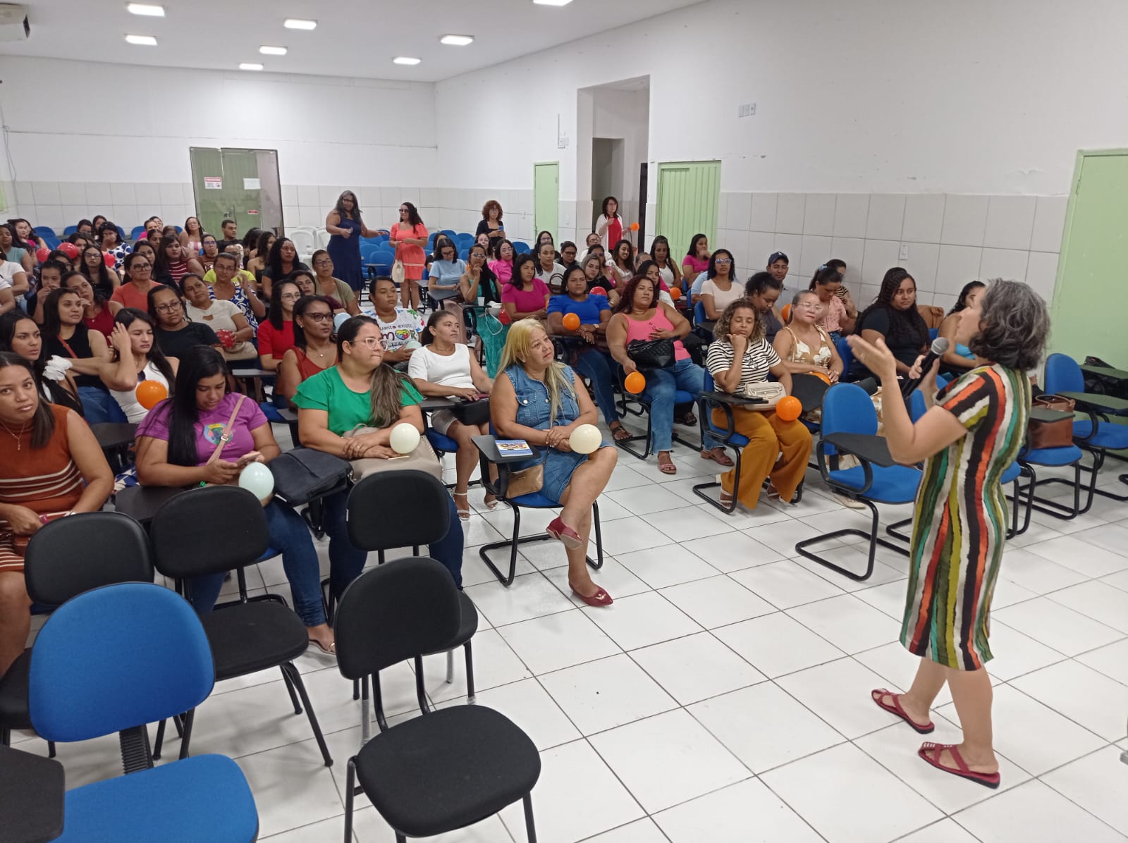 Auxiliares de AEE da rede municipal de ensino participam de formação voltada à inclusão