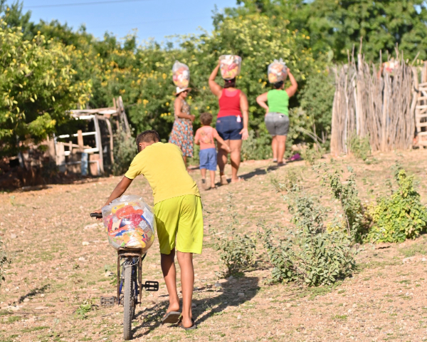 Juazeiro avança no Combate à Fome: Força tarefa das secretarias do município, realiza a entrega de mais 75 cestas do Programa Bahia sem Fome.