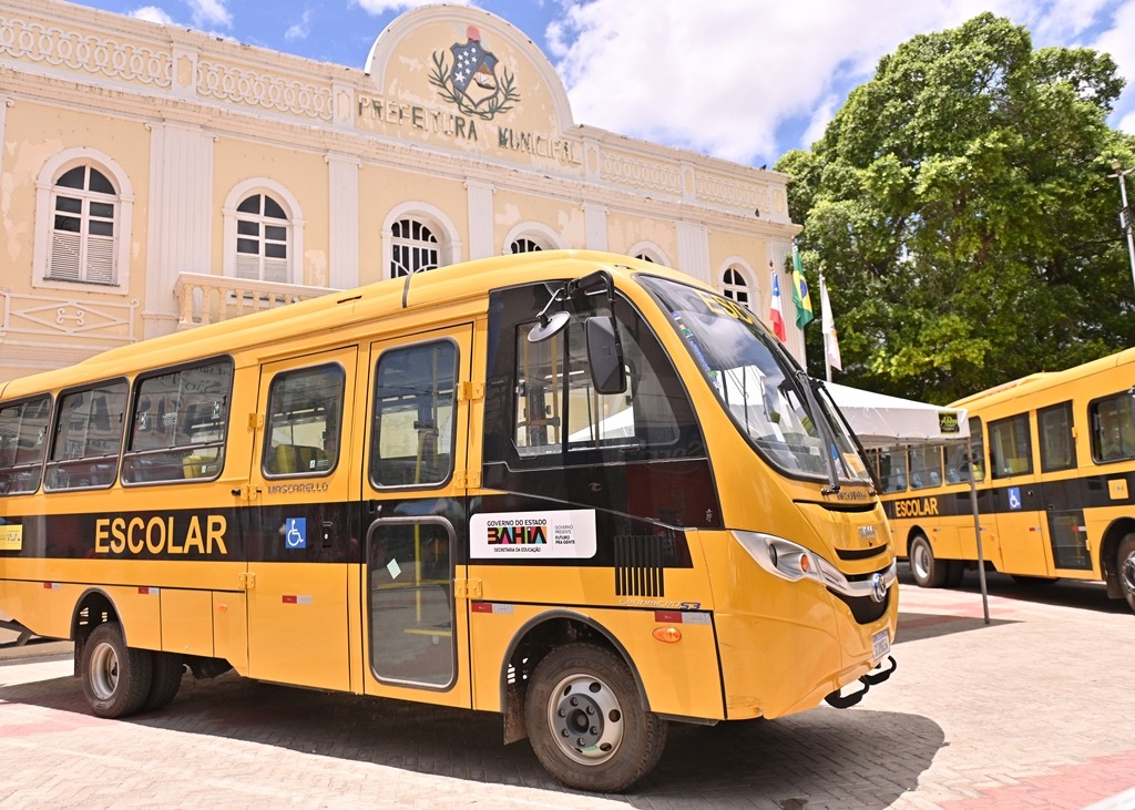 Transporte Escolar: Prefeitura de Juazeiro capacita profissionais e recebe dois novos ônibus para a frota escolar