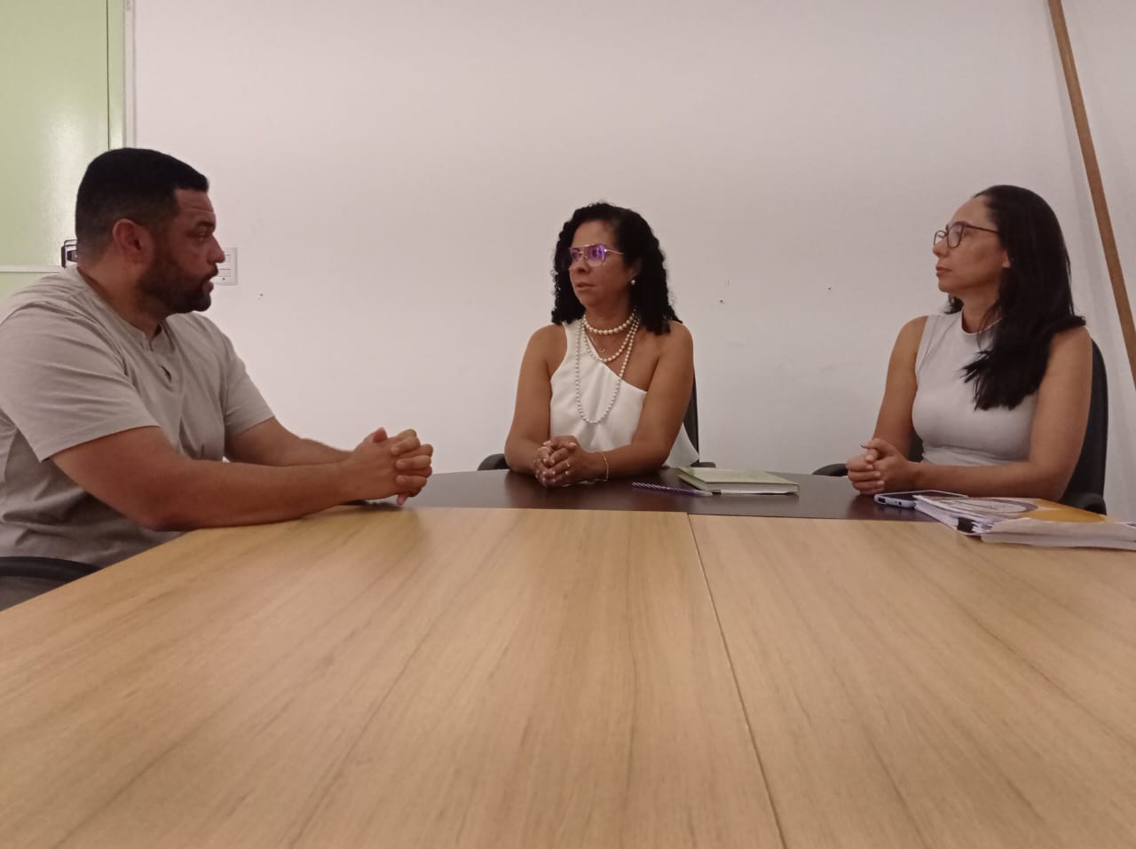 Secretaria de Educação firma acordo para quitação de débito do transporte escolar deixado pela gestão anterior