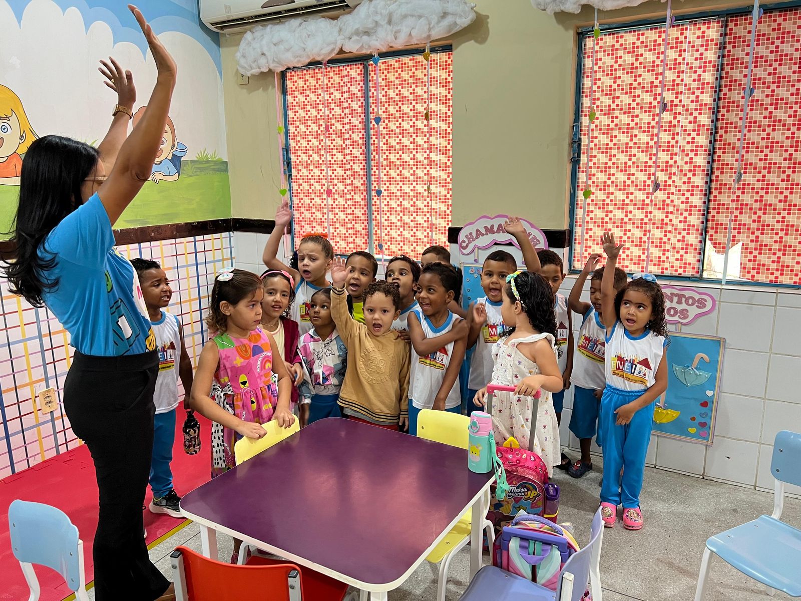 Já está valendo: reajuste de 8% nos salários dos professores da rede municipal será pago em fevereiro