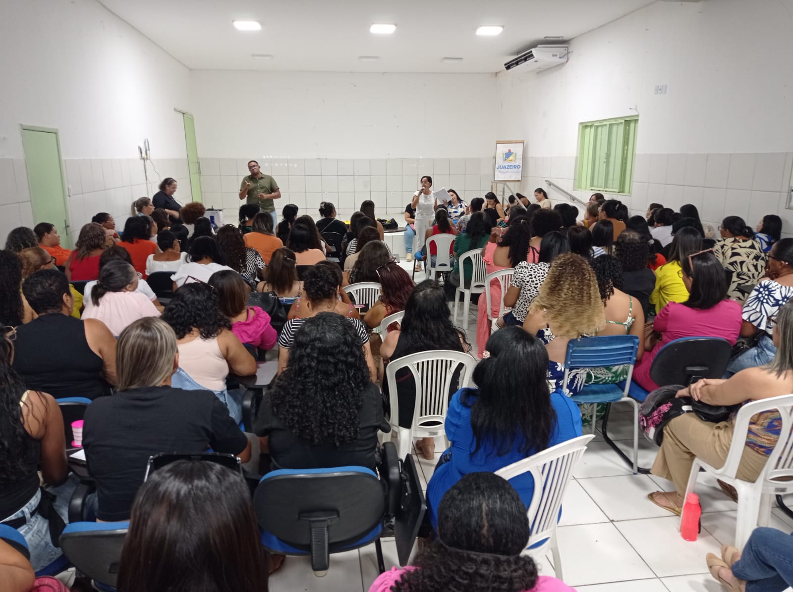 Secretaria de Educação de Juazeiro promove formação para professores e auxiliares de AEE