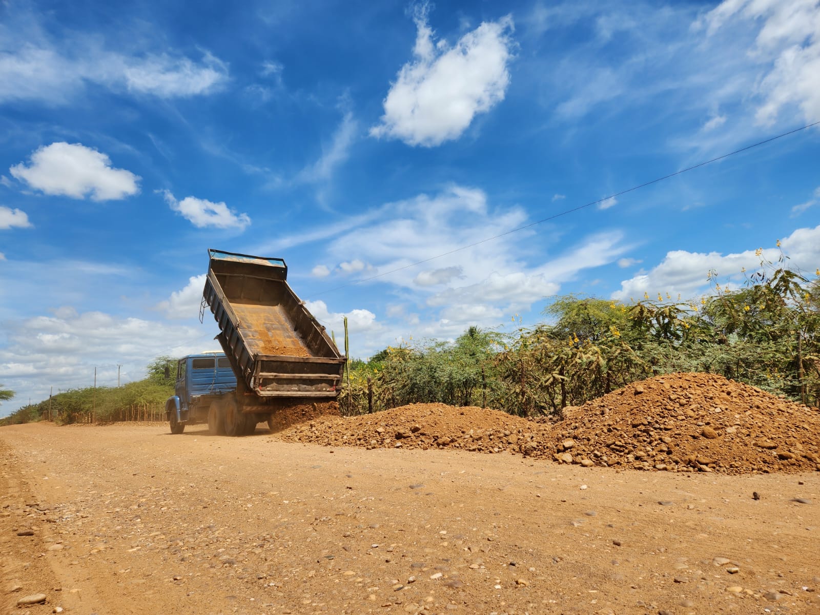 Juazeiro Limpa: Salitre recebe patrolamento das estradas vicinais nesta sexta-feira (21)