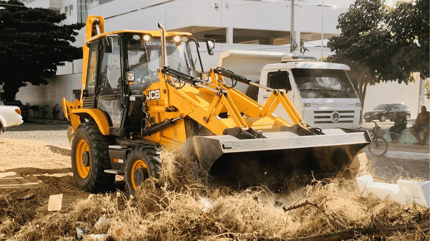 Prefeitura de Juazeiro intensifica limpeza urbana e manutenção em diversos pontos da cidade