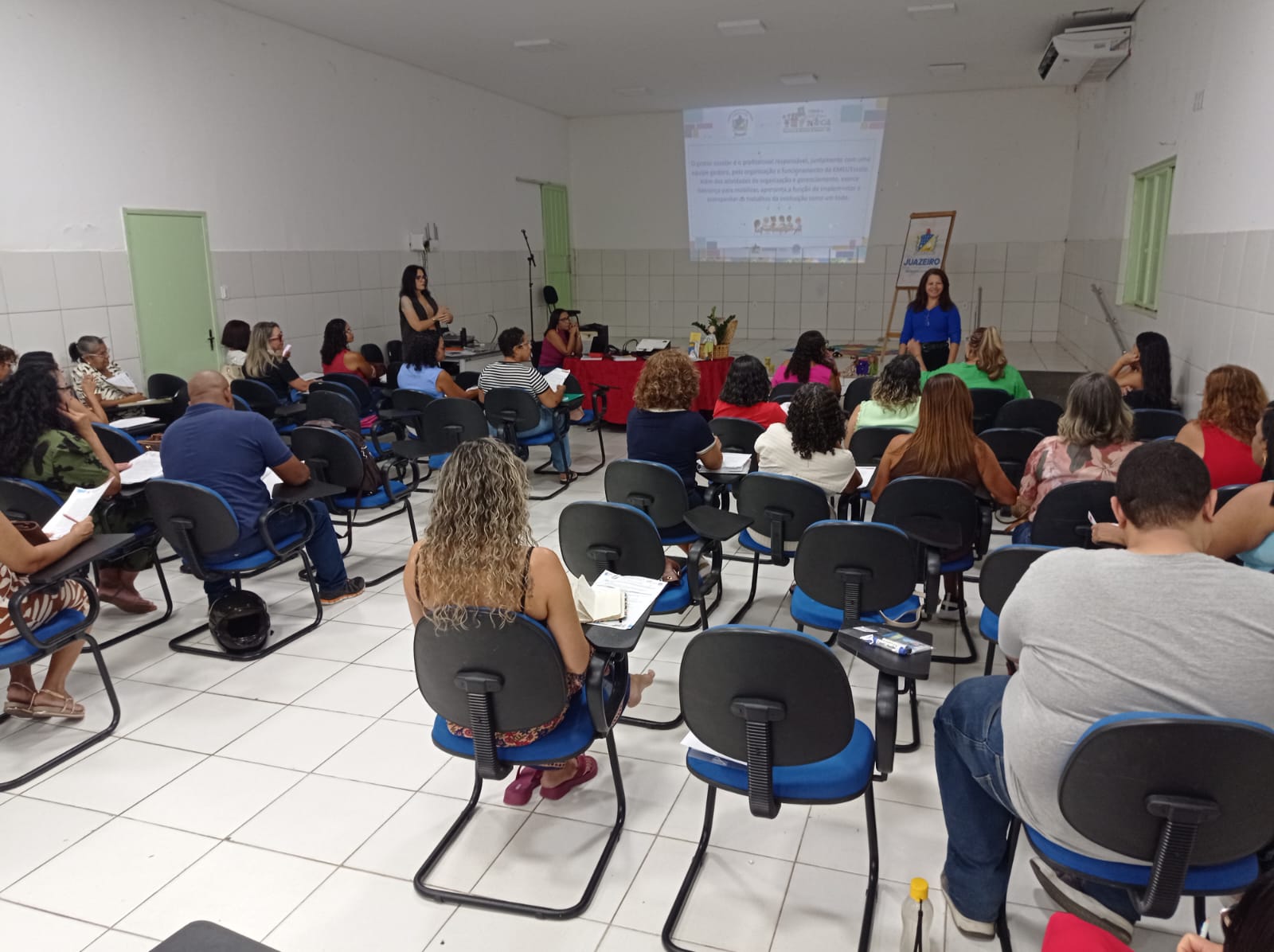 Secretaria de Educação de Juazeiro promove encontro com gestores e secretários escolares