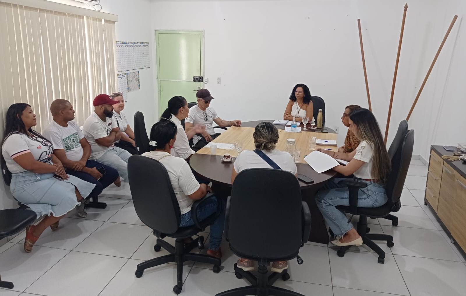 Secretaria de Educação de Juazeiro recebe comissão de professores temporários