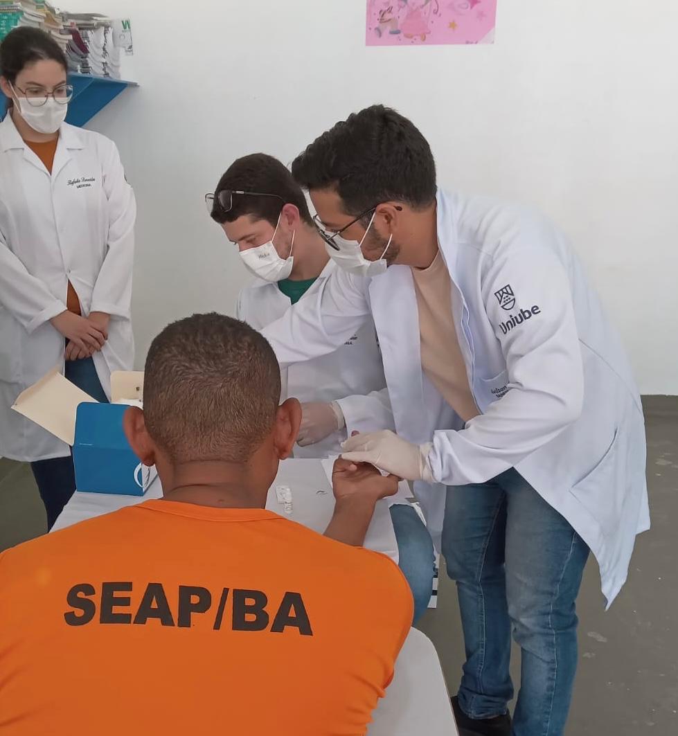 Saúde de Juazeiro realiza ação de testagem para ISTs e tuberculose no Conjunto Penal