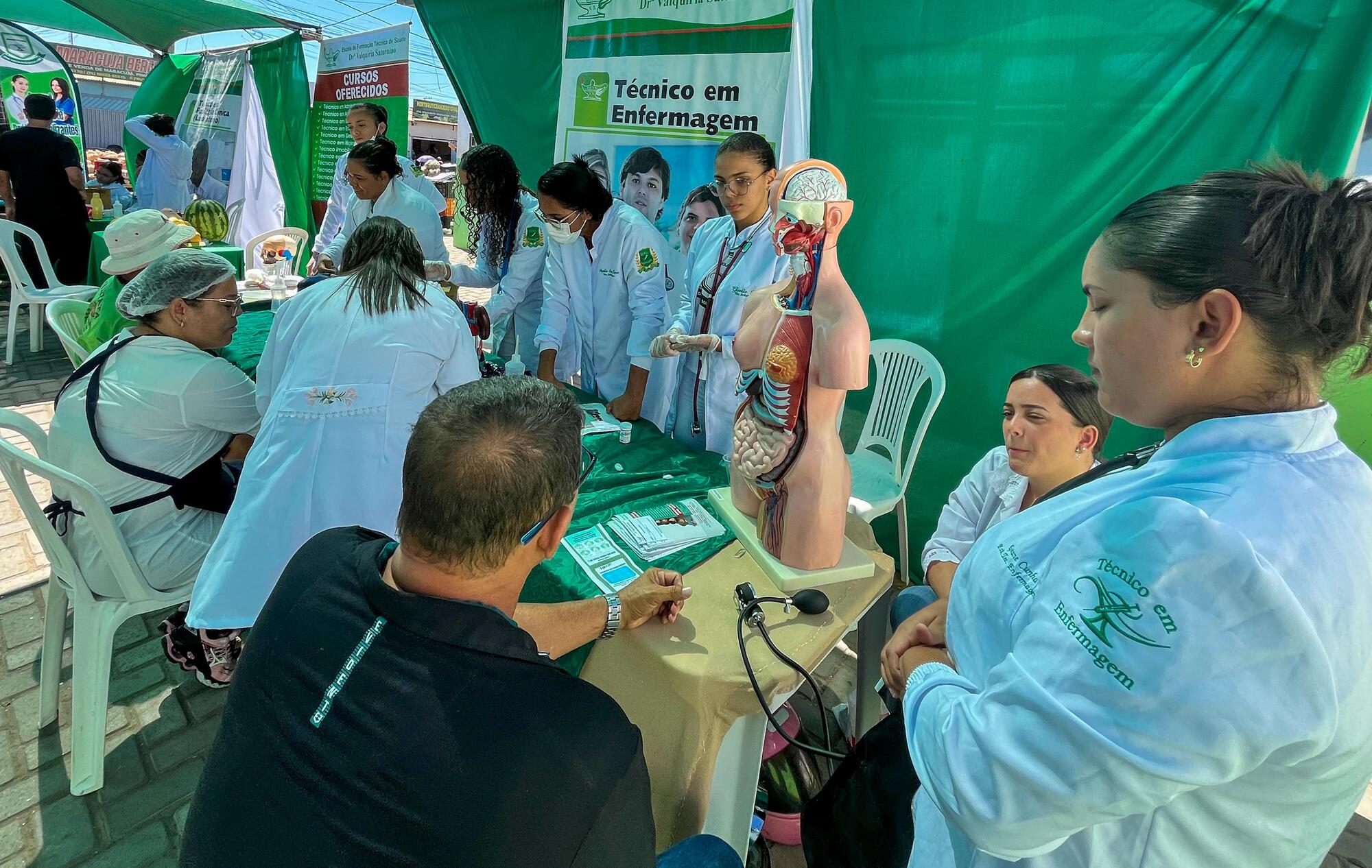 Feira de Saúde atende a mais de 300 permissionários e visitantes no Mercado do Produtor