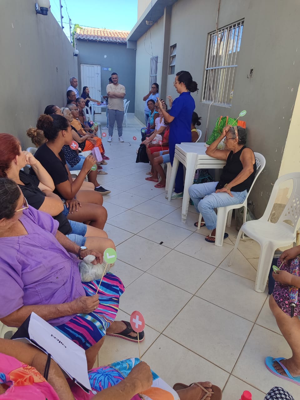 Idosos do Centro de Convivência do CRAS Itaberaba recebem ação de saúde com orientação e atendimento gratuito