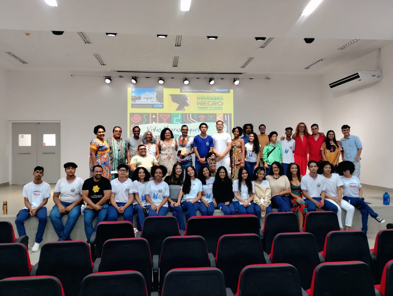 Alunos do Codefas elaboram propostas para a 5ª Conferência Municipal de Promoção da Igualdade Racial na Pré-Conferência Juventude Negra