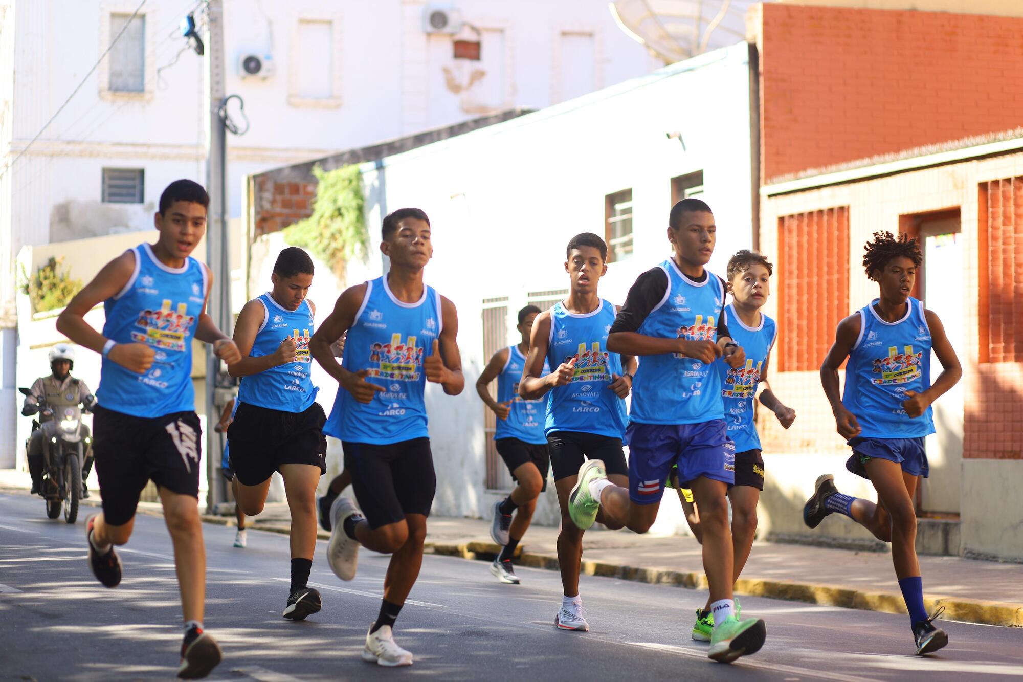 Corrida Tiradentinhos celebra 21 anos com inclusão, emoção e medalhas em família