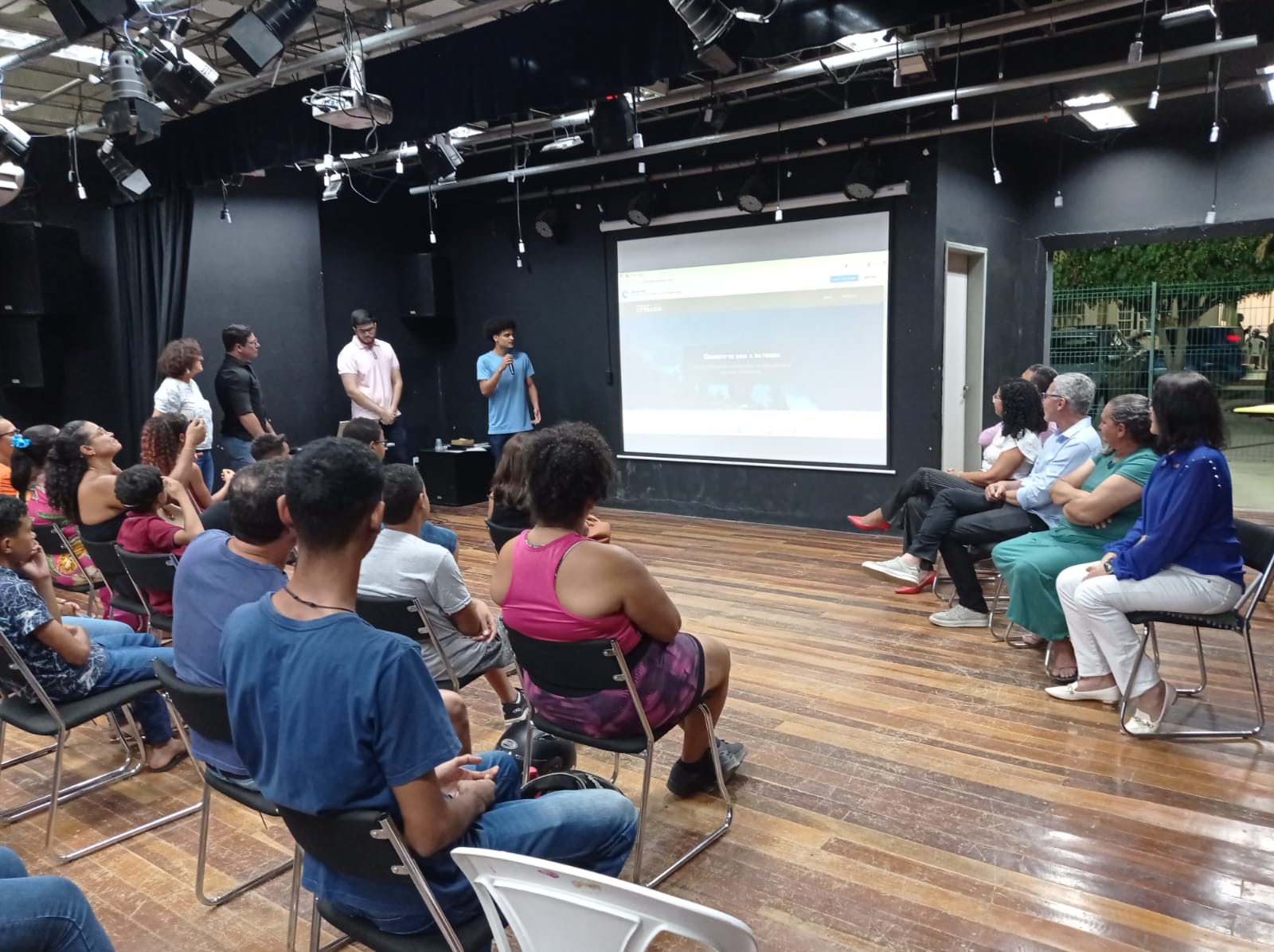 Prefeitura de Juazeiro certifica concluintes de cursos de tecnologia da Praça CEU