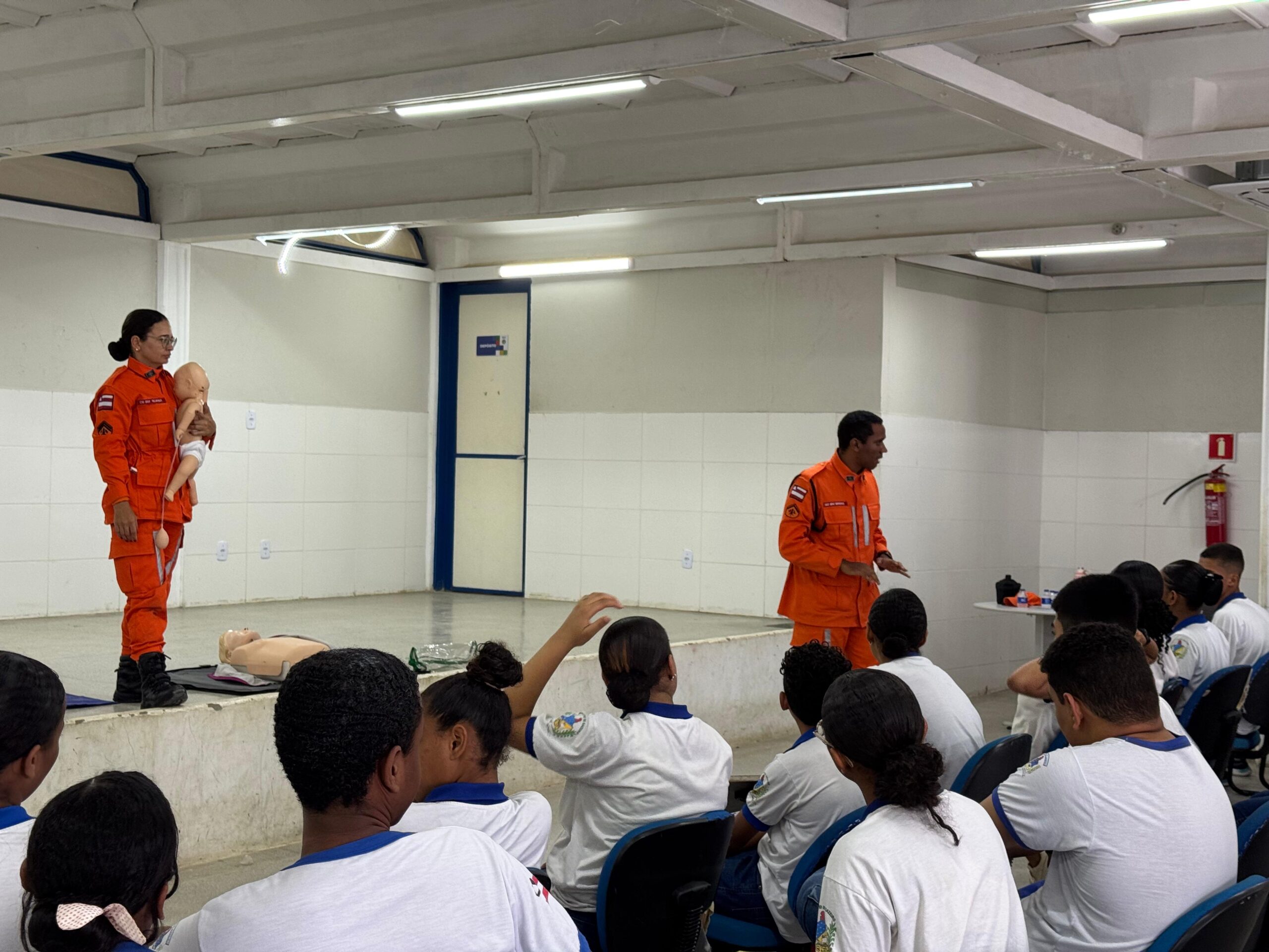 Escola municipal de Juazeiro recebe operação Caminhos Seguros