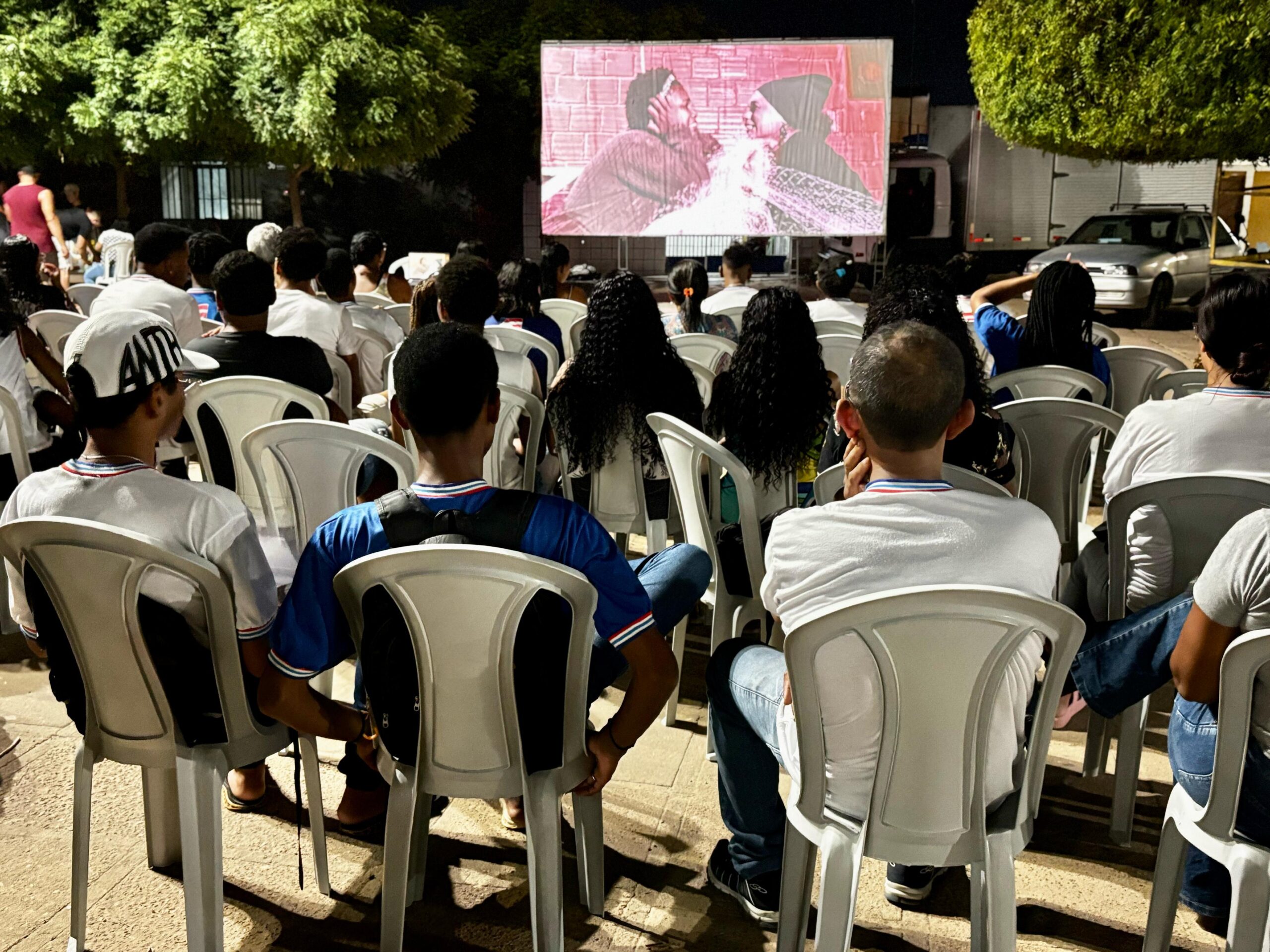 Projeto “Cinema na Praça” tem início em Juazeiro e leva sessões gratuitas para Quidé e Carnaíba