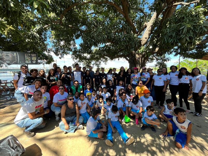 Mutirão de limpeza na Ilha do Fogo reúne mais de 70 pessoas em ação simbólica nesta quarta-feira (30)