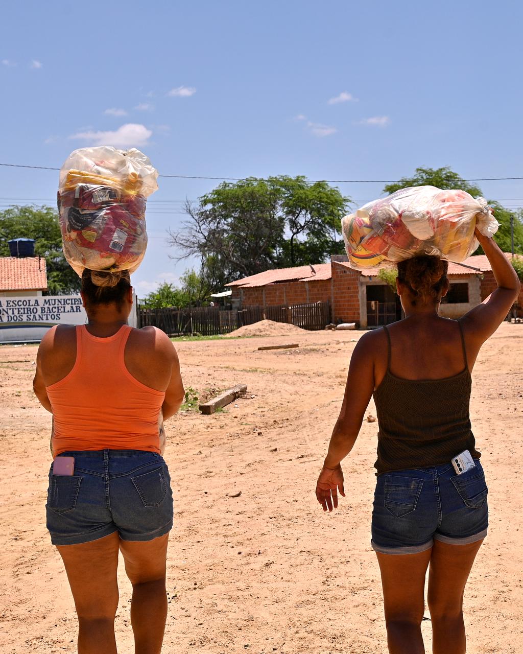Em cinco meses, Programa Juazeiro Sem Fome avança com a distribuição de 2 mil cestas básicas e mais de 400 kits alimentares