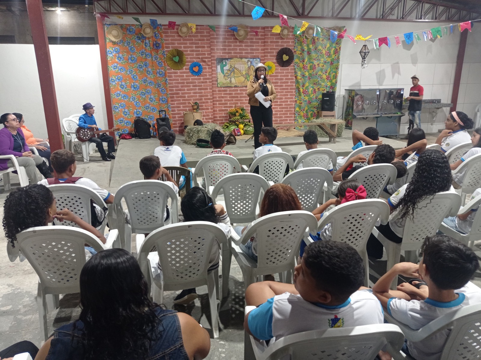 Escola da rede municipal de Juazeiro lança projeto pedagógico e exalta cultura nordestina