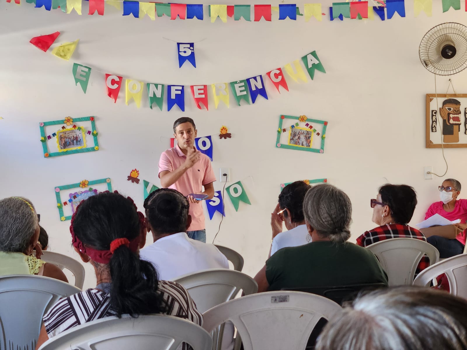 Sala cheia, forró e voz ativa: idosos protagonizam Pré-Conferência no CRAS do Quidé