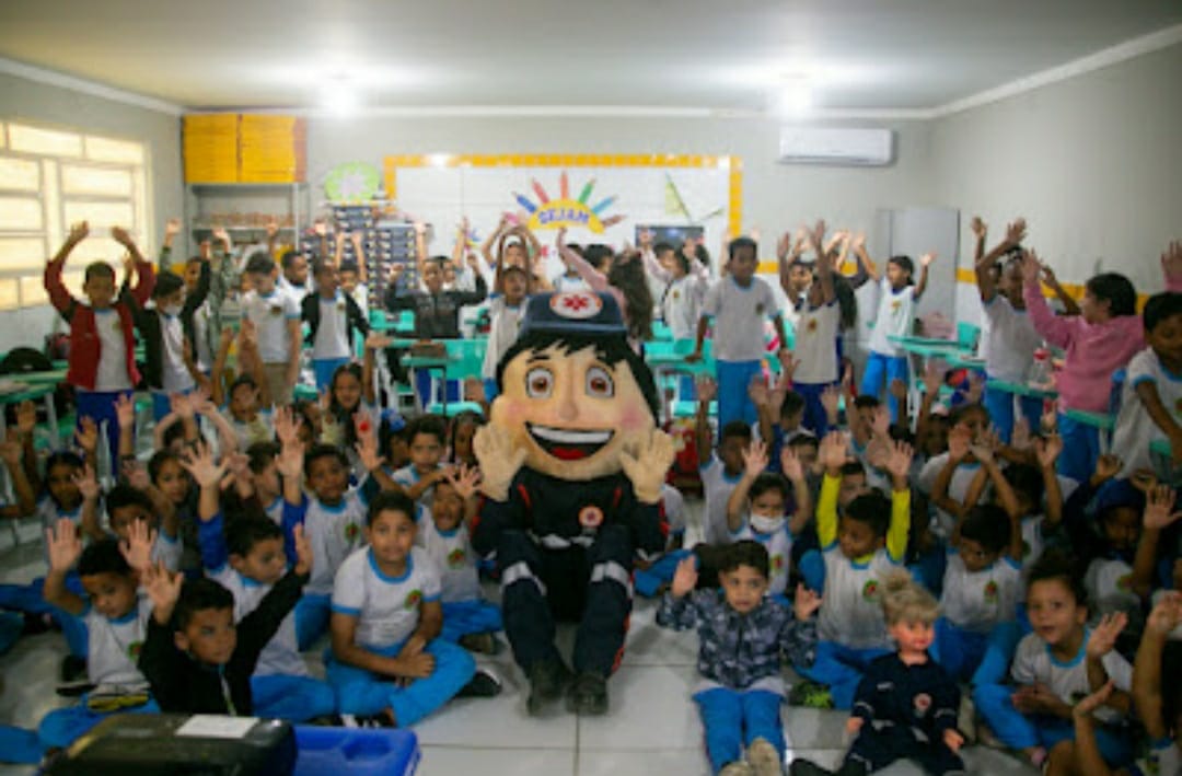 Projeto ‘Samuzinho na escola’ leva conhecimento e conscientização a estudantes de escola no bairro João Paulo II