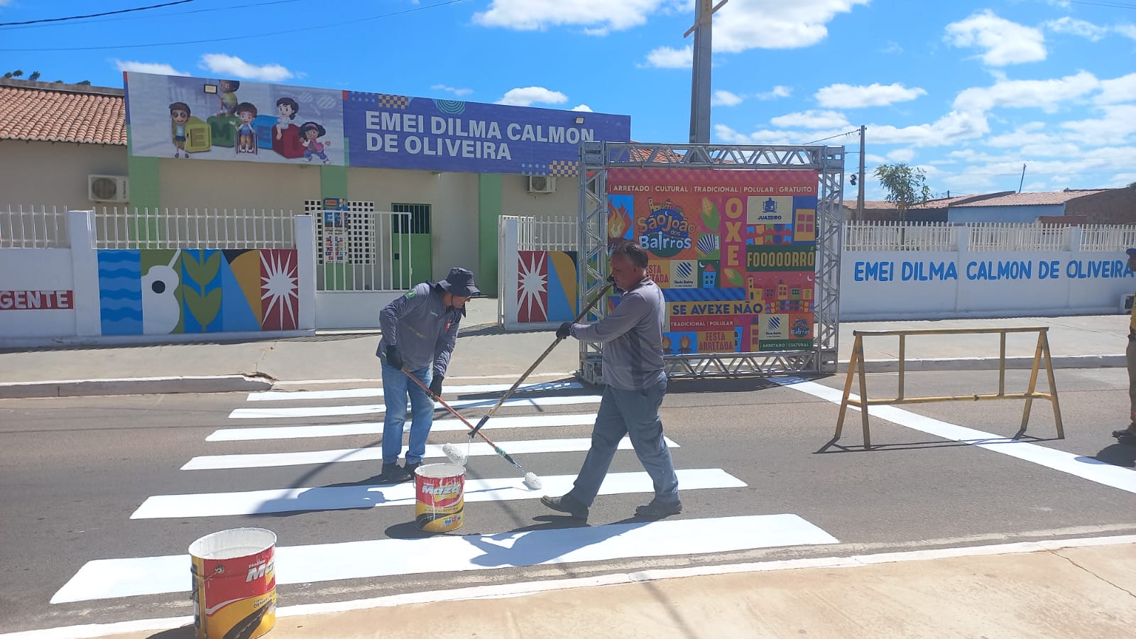 Prefeitura de Juazeiro realiza ações de revitalização de sinalização de trânsito no bairro Quidé