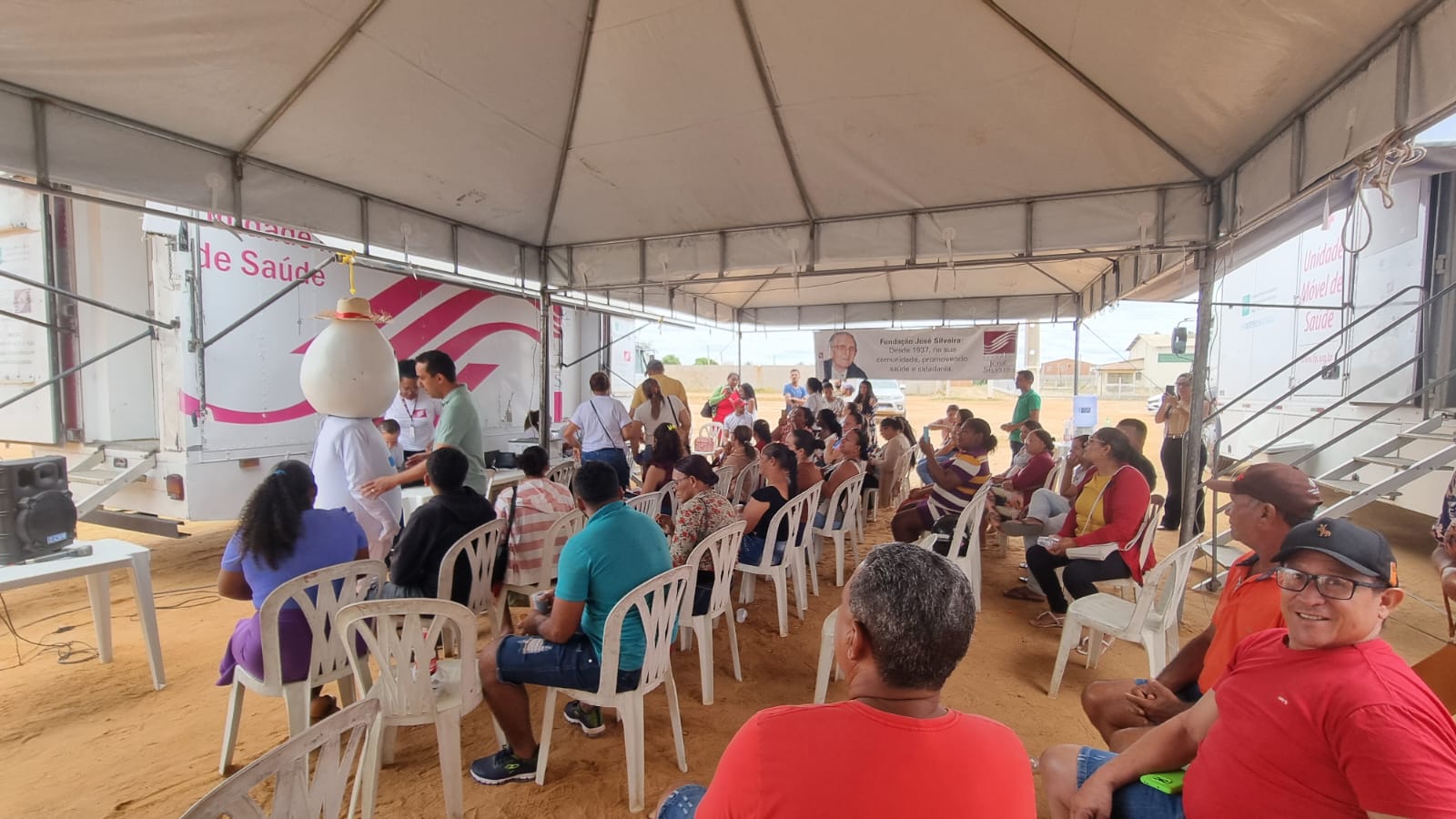 Caravana de Saúde da Fundação José Silveira, com apoio da Prefeitura de Juazeiro, leva diversos  atendimentos a moradores de Maniçoba