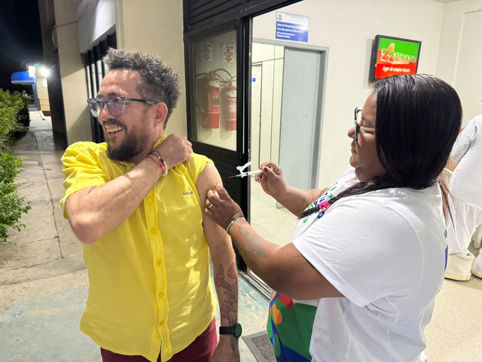 Secretaria de Saúde de Juazeiro vacina cerca de 200 pessoas durante o Corujão de Vacinação na Uneb