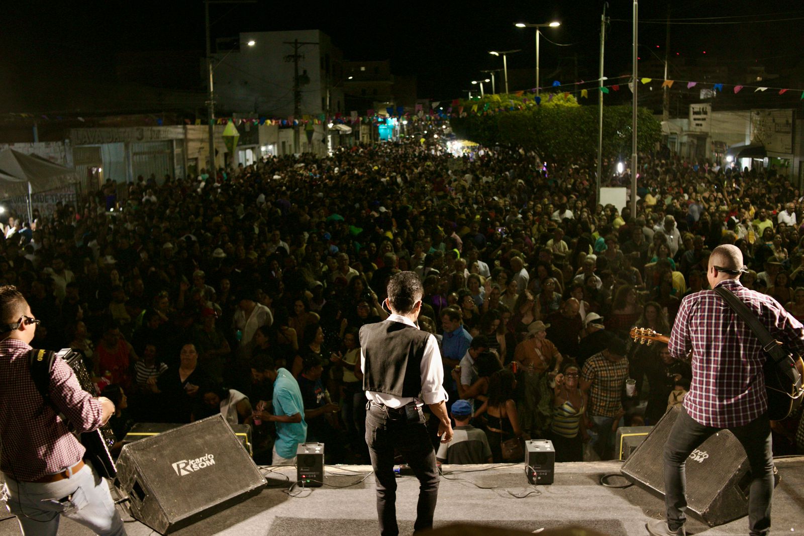 São João da Gente leva tradição, música e alegria para a Avenida Flaviano Guimarães