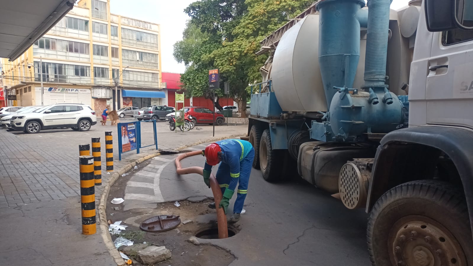 Manutenção em redes coletoras melhora fluxo de esgotos na região central de Juazeiro