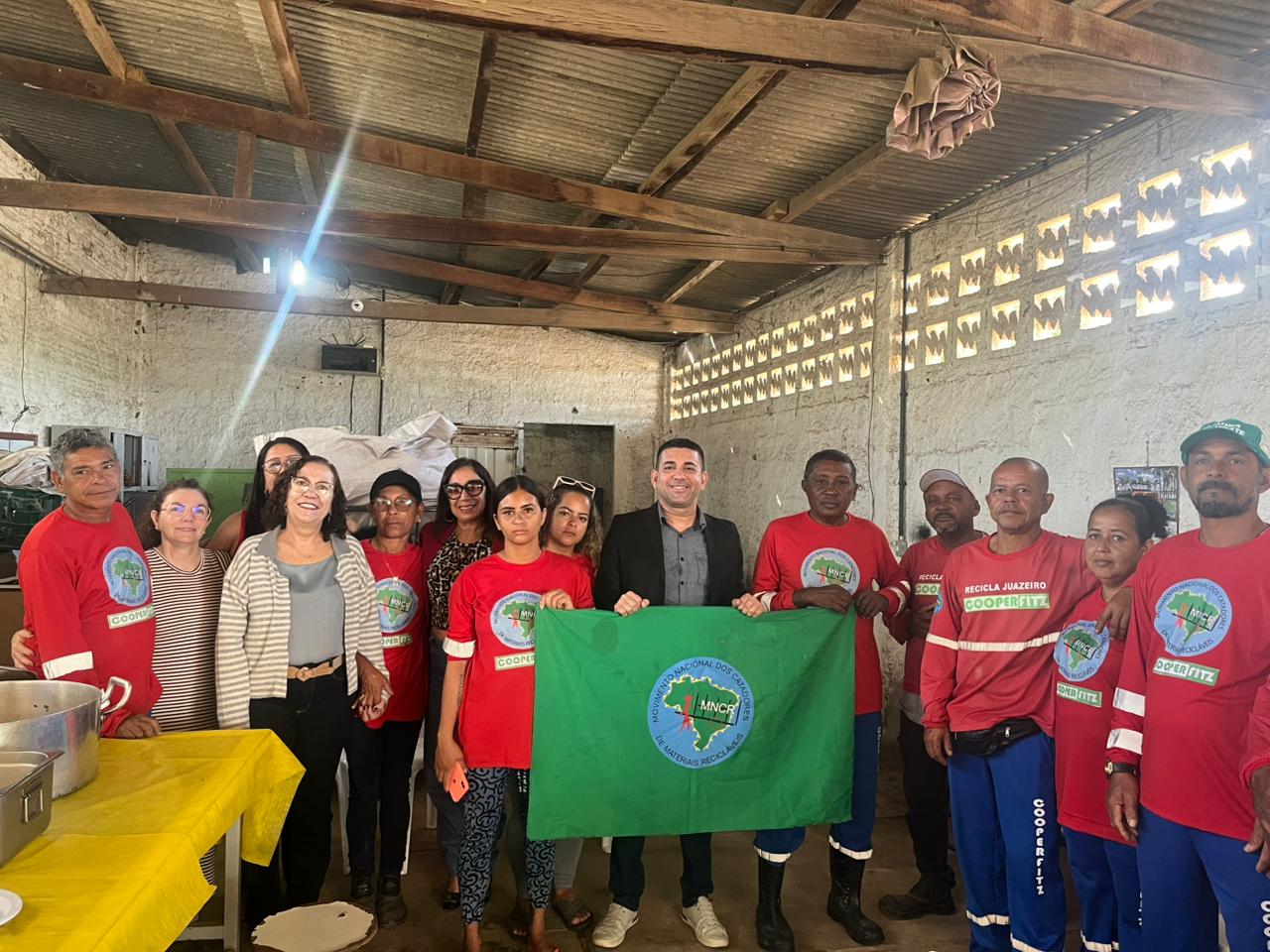 Prefeitura de Juazeiro celebra Dia Nacional dos Trabalhadores de Reciclagem com café da manhã para catadores
