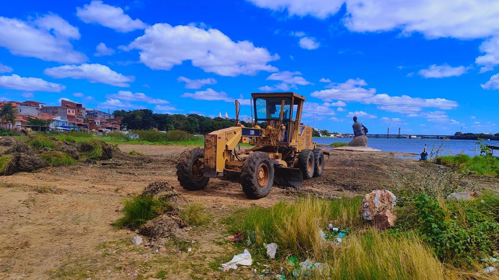 Prefeitura realiza mutirão de limpeza no bairro Angari e entorno da estátua do Nego D’Água
