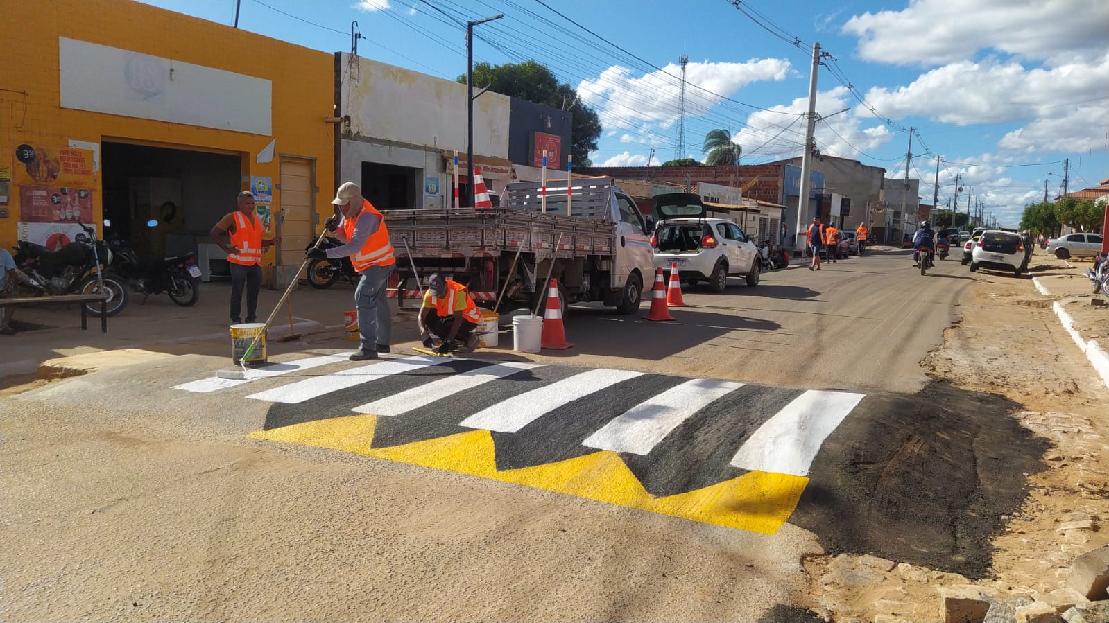 Juazeiro 147 anos: Maniçoba recebe sinalização viária, garantindo mais mobilidade e segurança para condutores e pedestres.